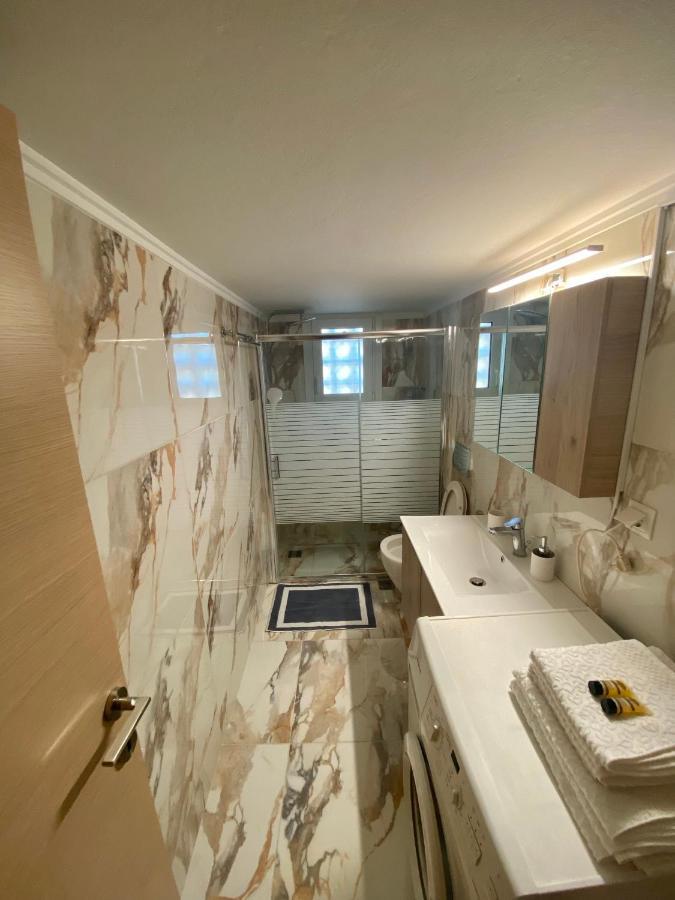 Luxury Suite 10' From The Center Athens Exterior photo